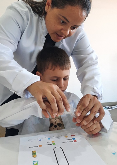 Substitua por uma foto de observação de uma atividade escolar